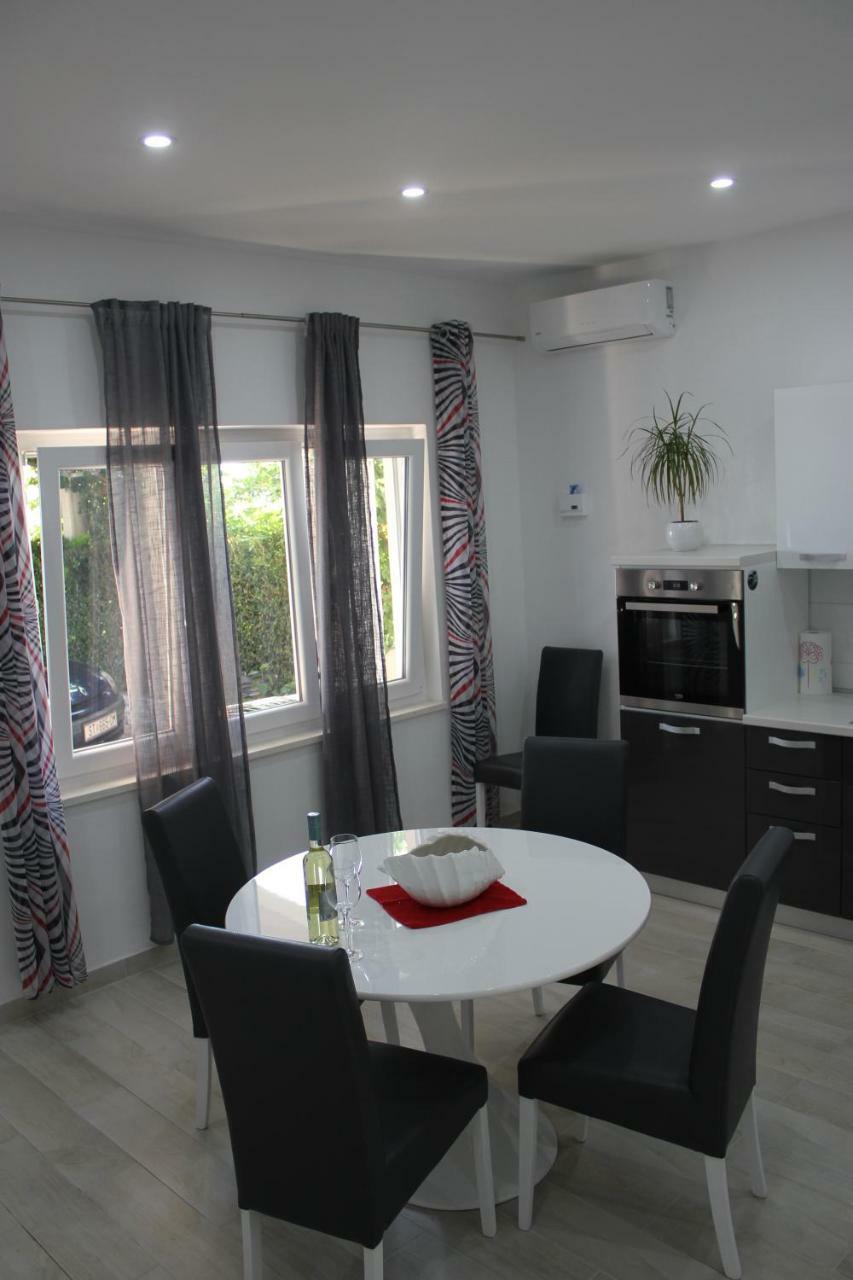 Omis Apartmani Mouse ภายนอก รูปภาพ